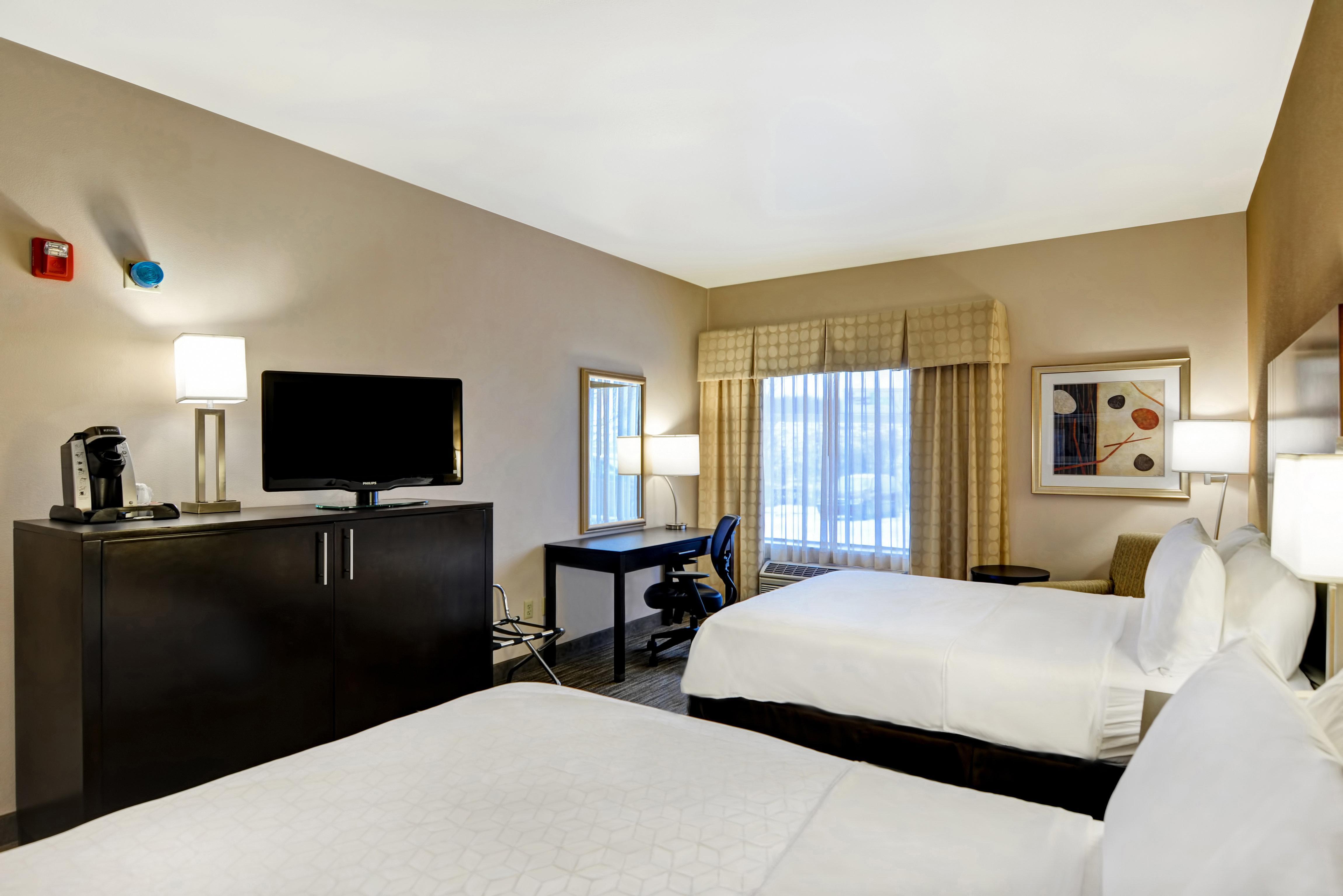 Holiday Inn Express Hotel & Suites Milwaukee-New Berlin By Ihg Buitenkant foto