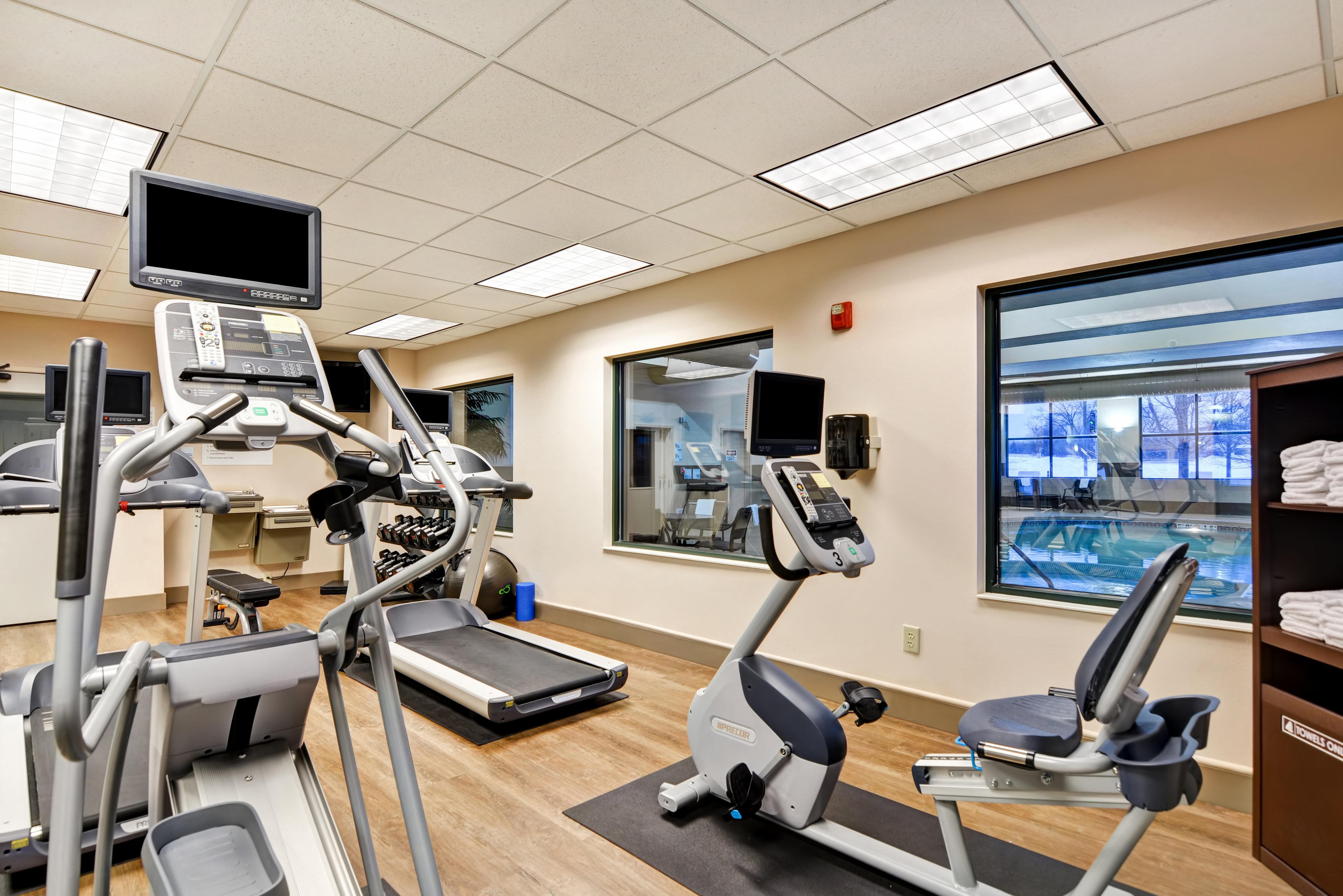 Holiday Inn Express Hotel & Suites Milwaukee-New Berlin By Ihg Buitenkant foto
