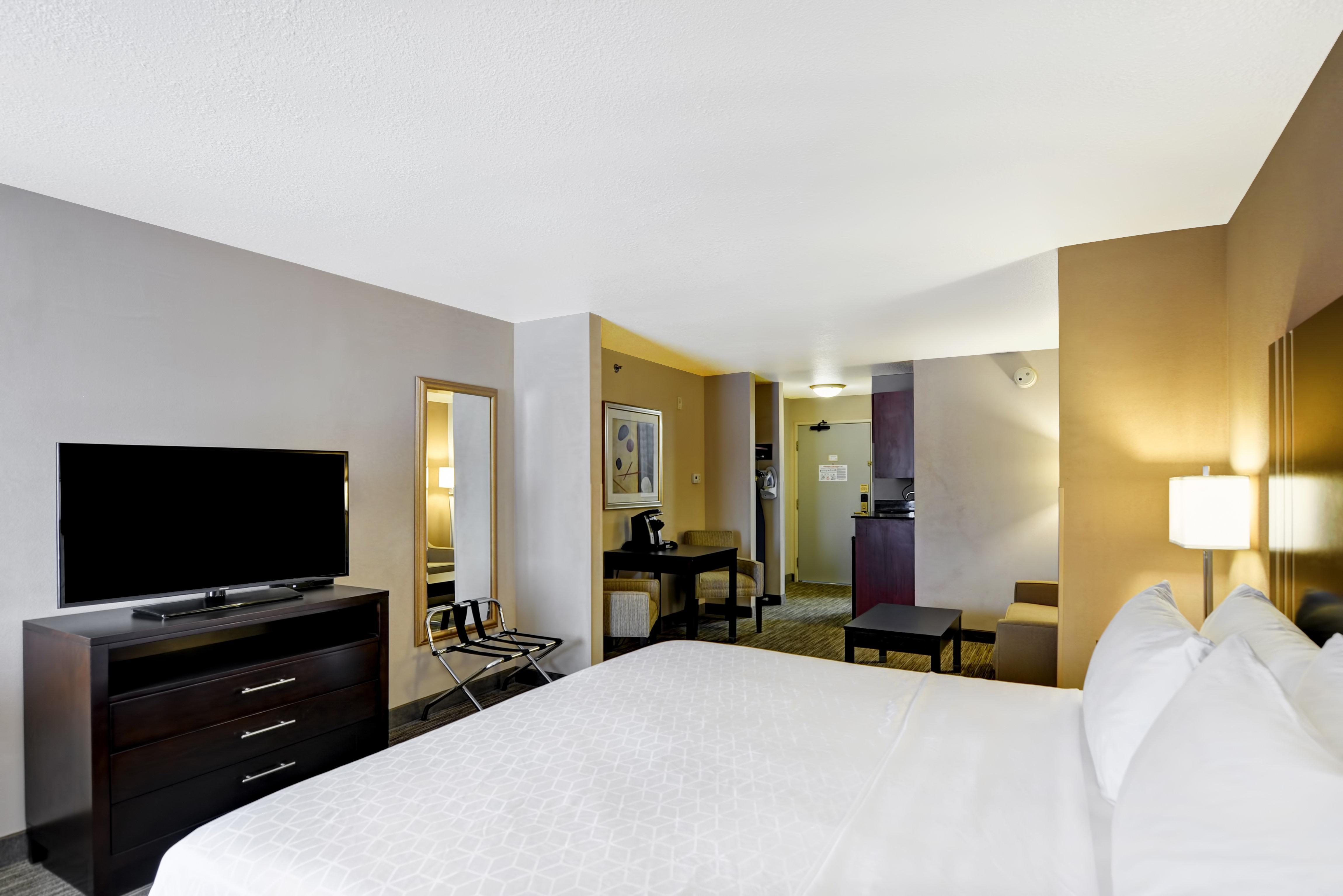 Holiday Inn Express Hotel & Suites Milwaukee-New Berlin By Ihg Buitenkant foto
