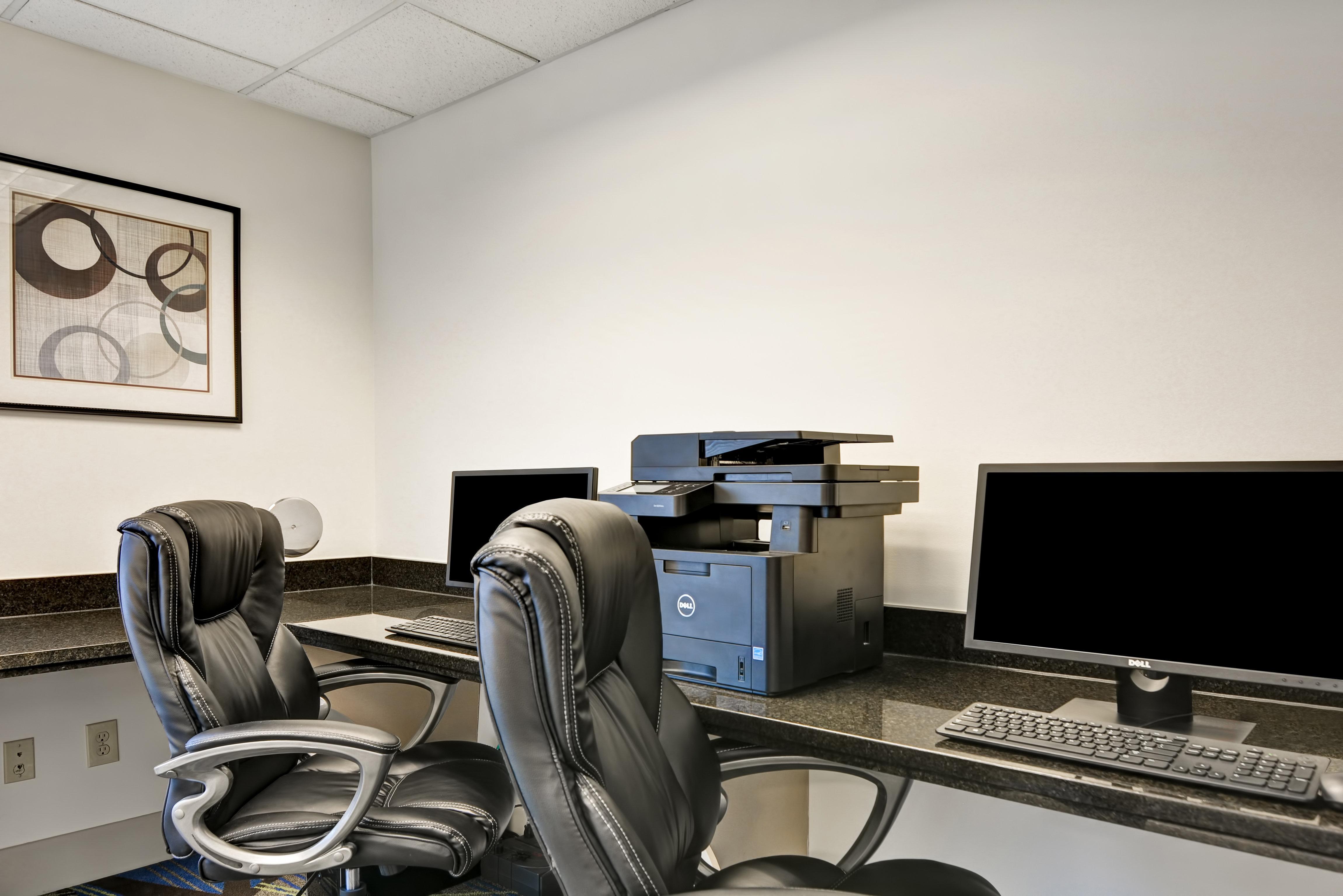 Holiday Inn Express Hotel & Suites Milwaukee-New Berlin By Ihg Buitenkant foto