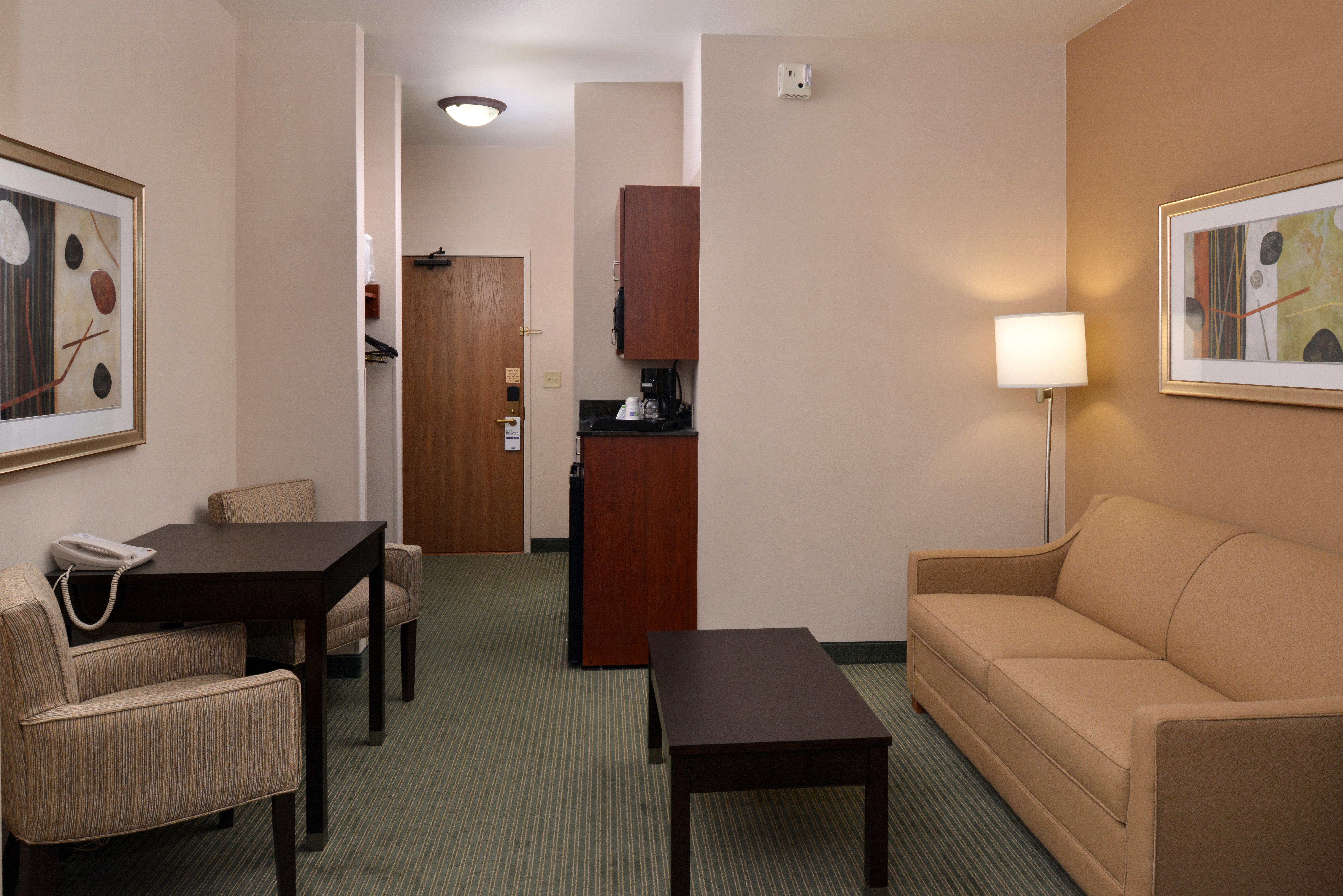 Holiday Inn Express Hotel & Suites Milwaukee-New Berlin By Ihg Buitenkant foto