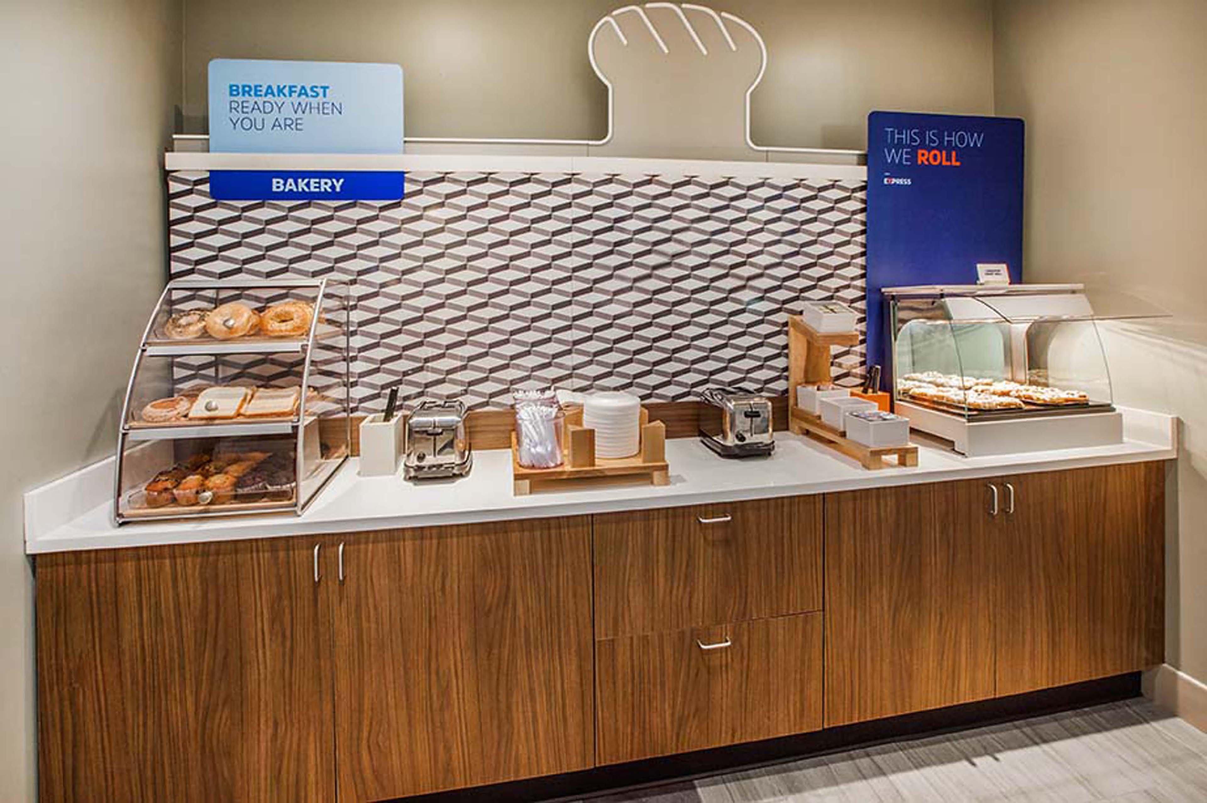 Holiday Inn Express Hotel & Suites Milwaukee-New Berlin By Ihg Buitenkant foto