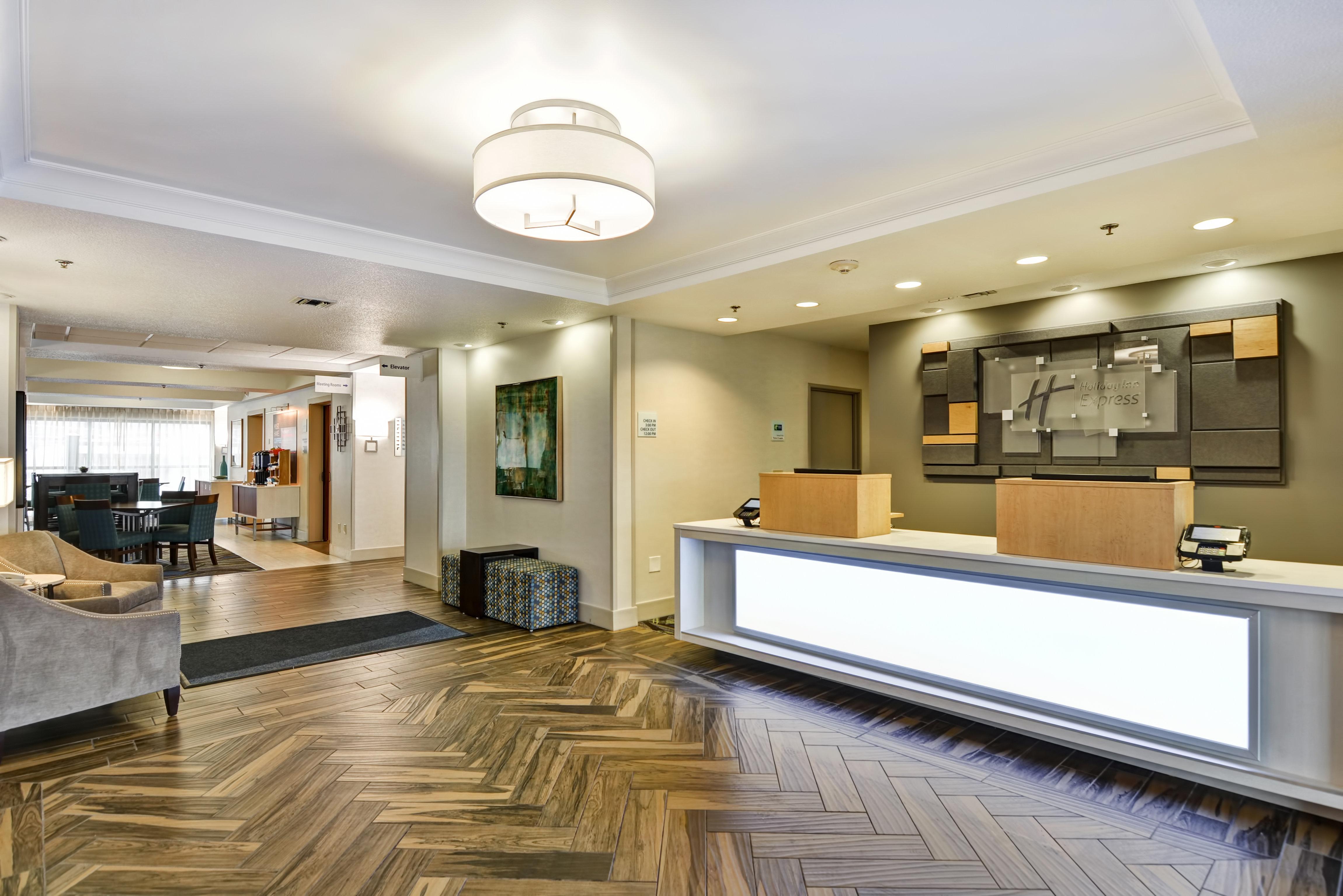 Holiday Inn Express Hotel & Suites Milwaukee-New Berlin By Ihg Buitenkant foto