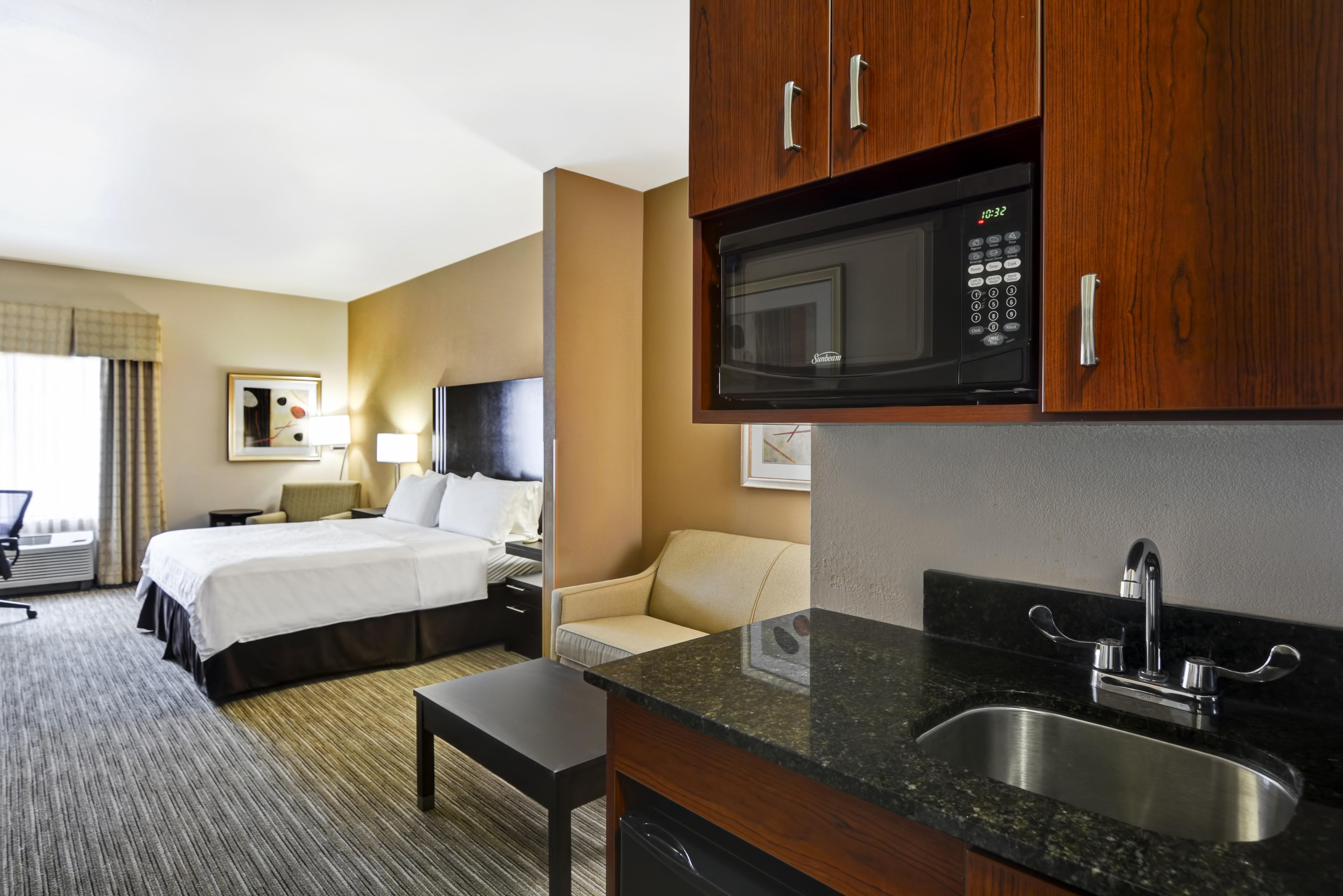 Holiday Inn Express Hotel & Suites Milwaukee-New Berlin By Ihg Buitenkant foto