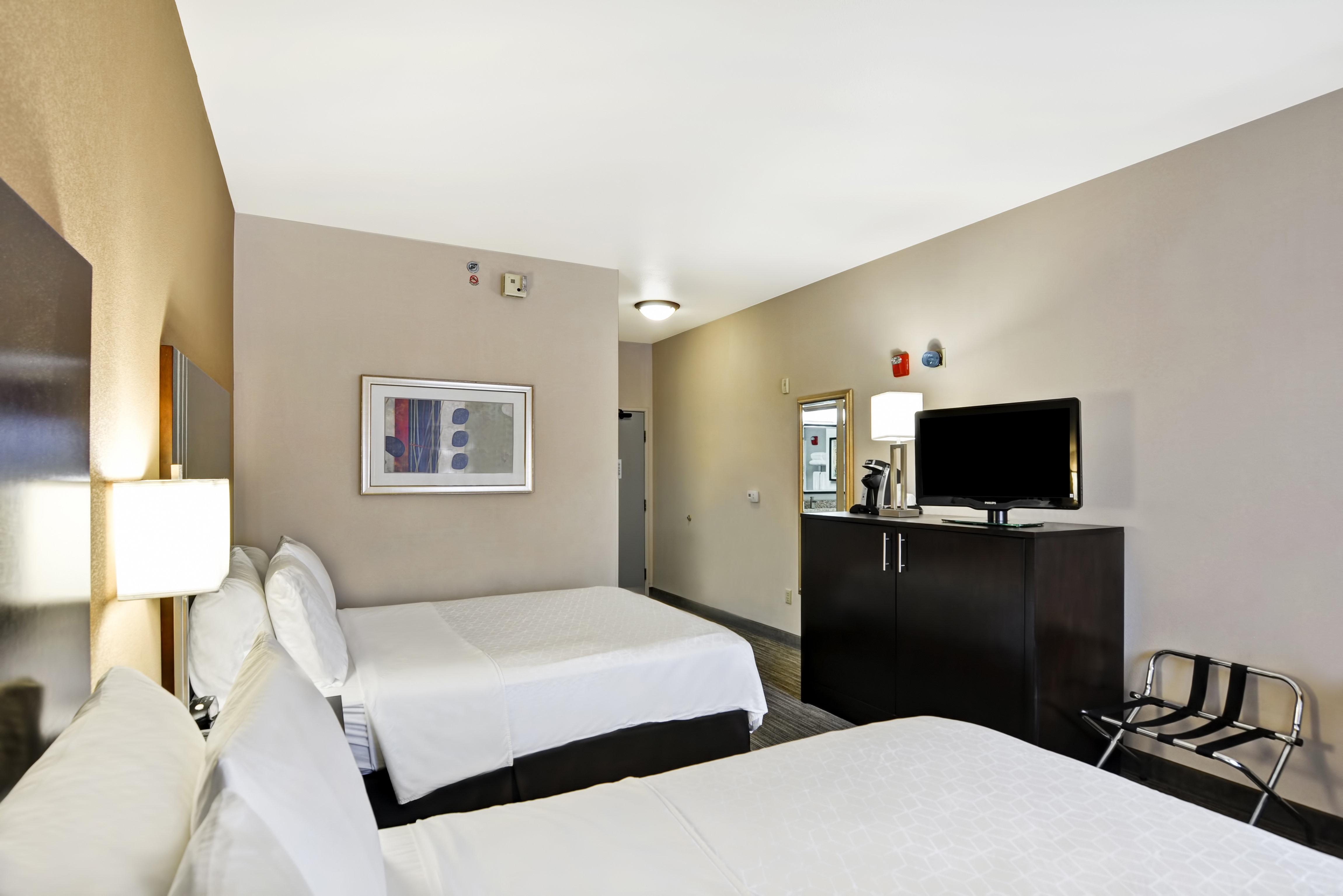 Holiday Inn Express Hotel & Suites Milwaukee-New Berlin By Ihg Buitenkant foto