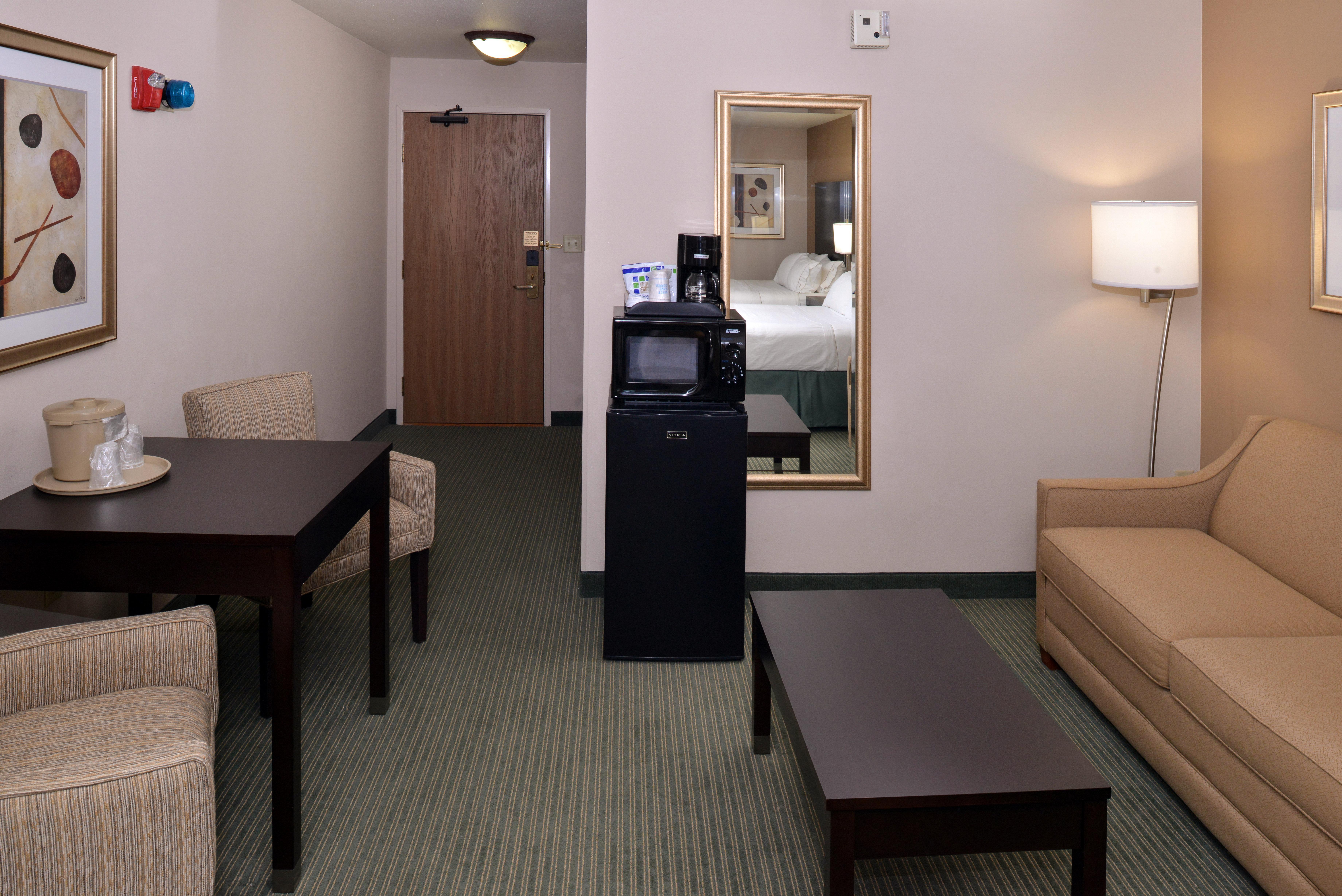 Holiday Inn Express Hotel & Suites Milwaukee-New Berlin By Ihg Buitenkant foto
