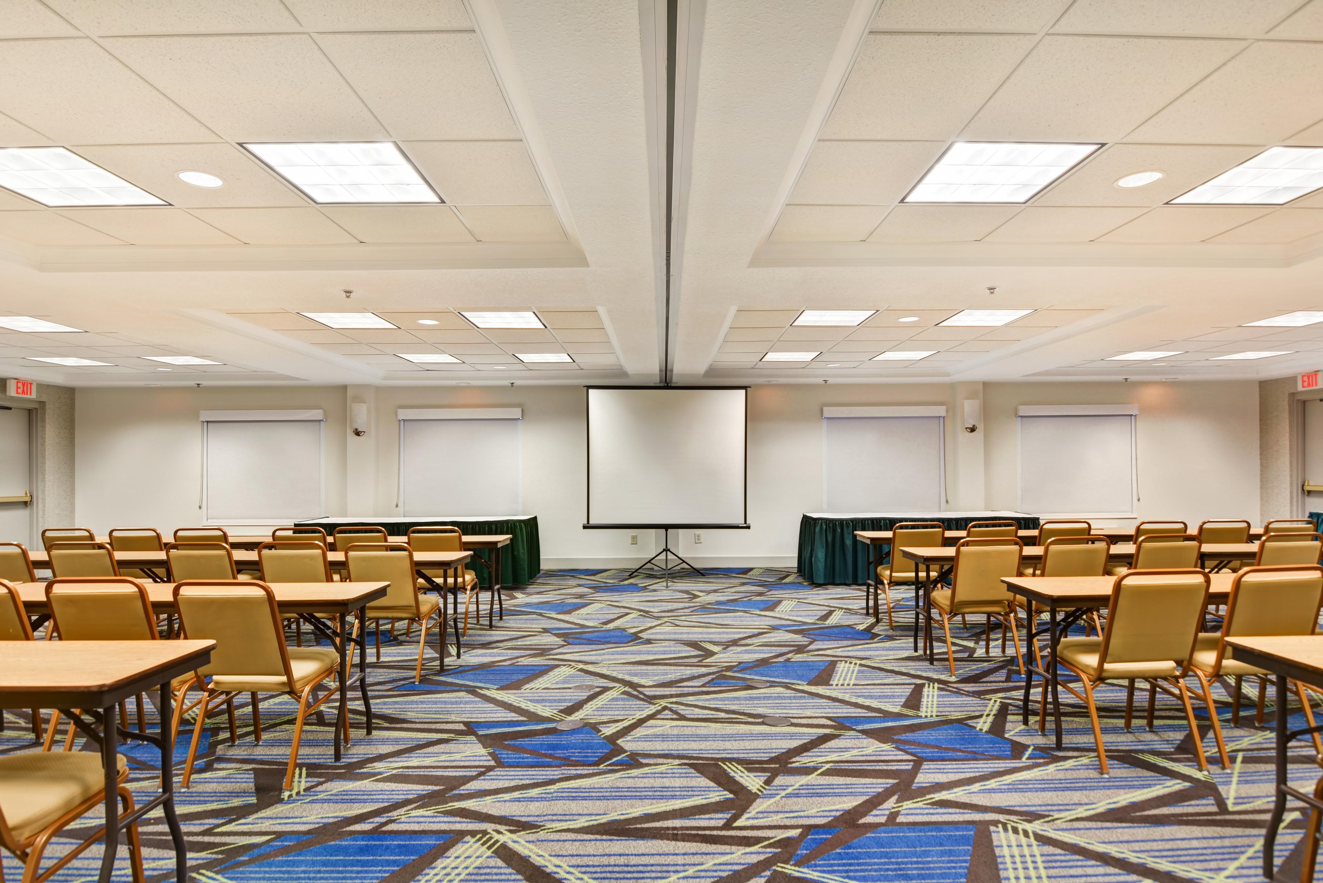 Holiday Inn Express Hotel & Suites Milwaukee-New Berlin By Ihg Buitenkant foto