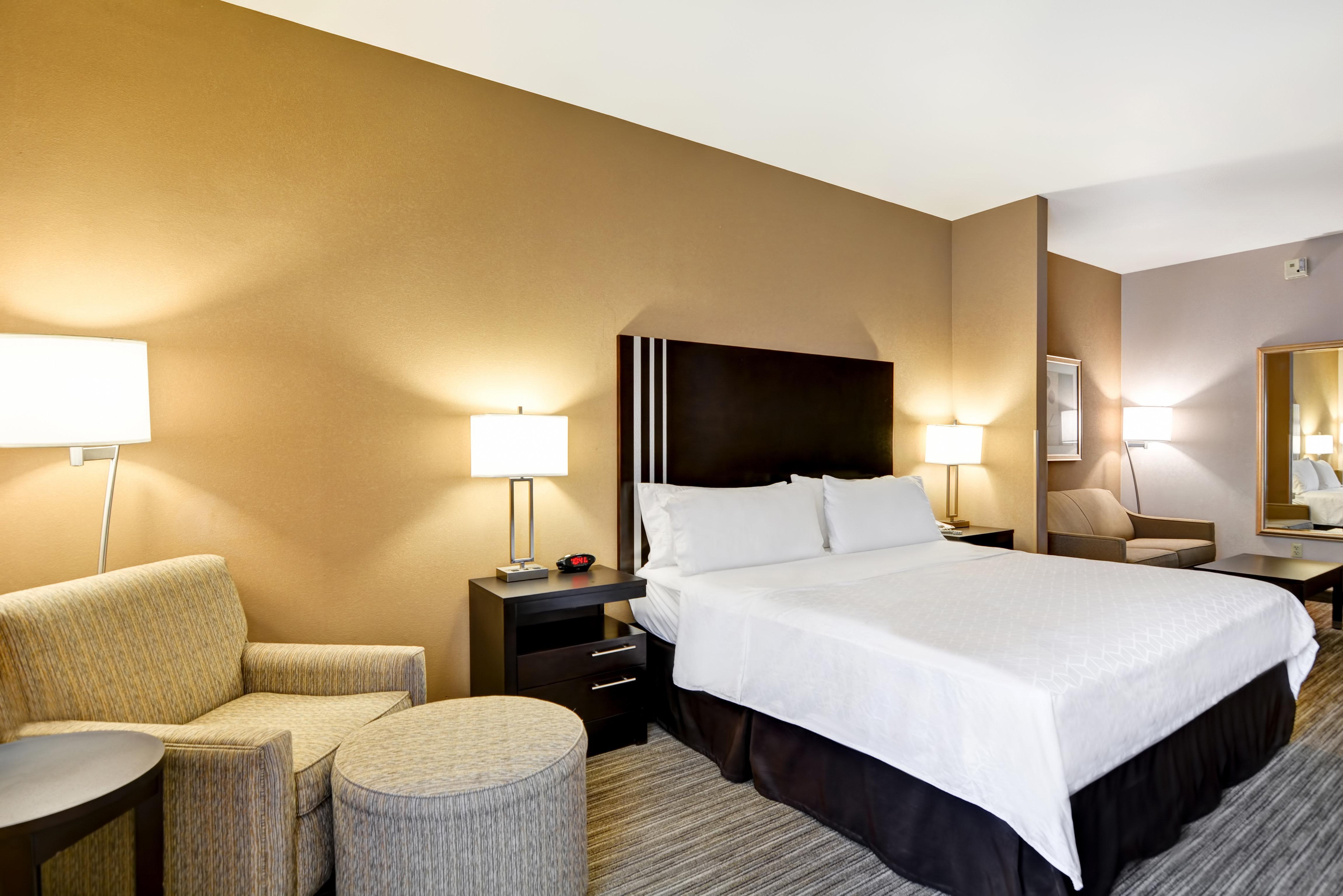 Holiday Inn Express Hotel & Suites Milwaukee-New Berlin By Ihg Buitenkant foto