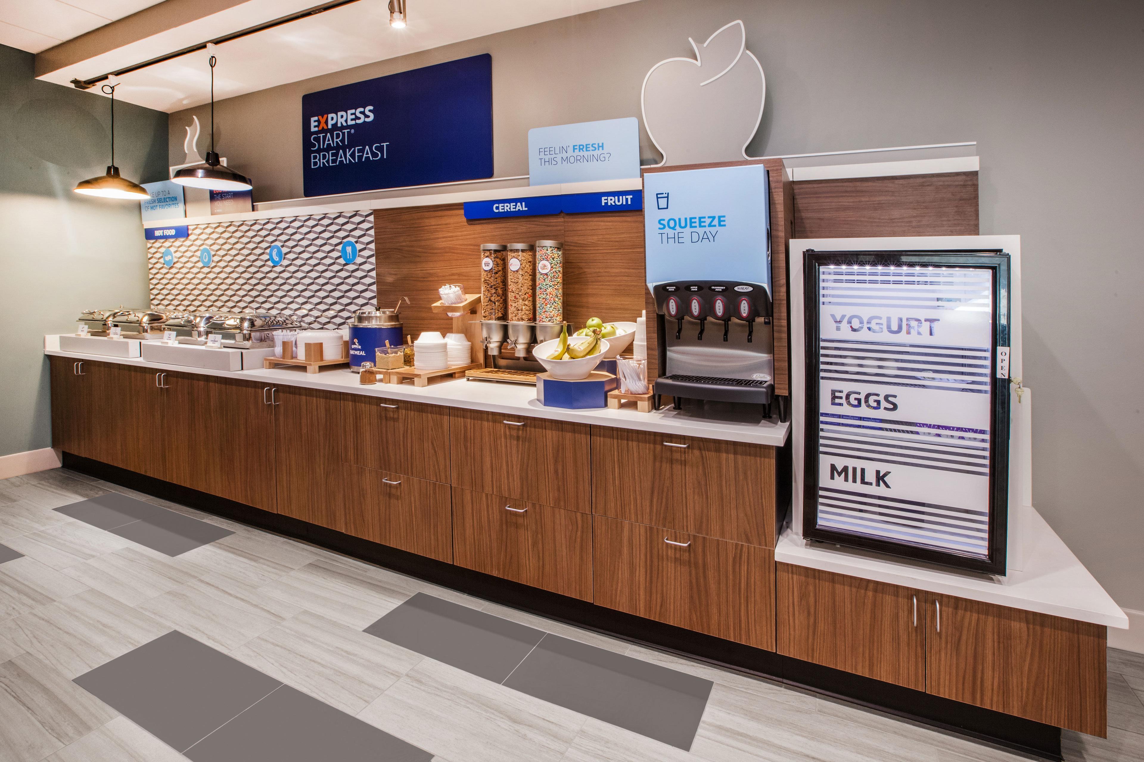 Holiday Inn Express Hotel & Suites Milwaukee-New Berlin By Ihg Buitenkant foto