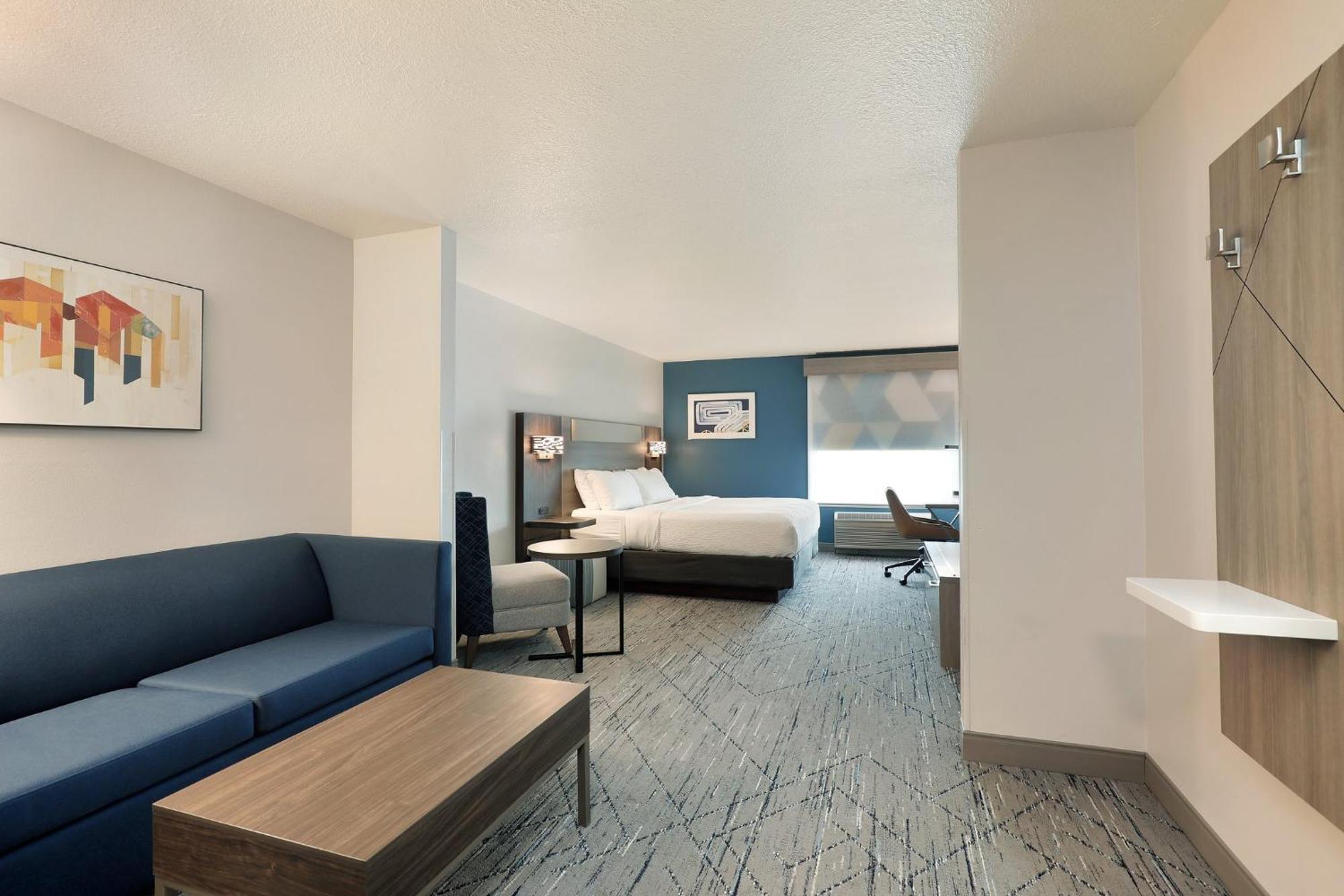 Holiday Inn Express Hotel & Suites Milwaukee-New Berlin By Ihg Buitenkant foto