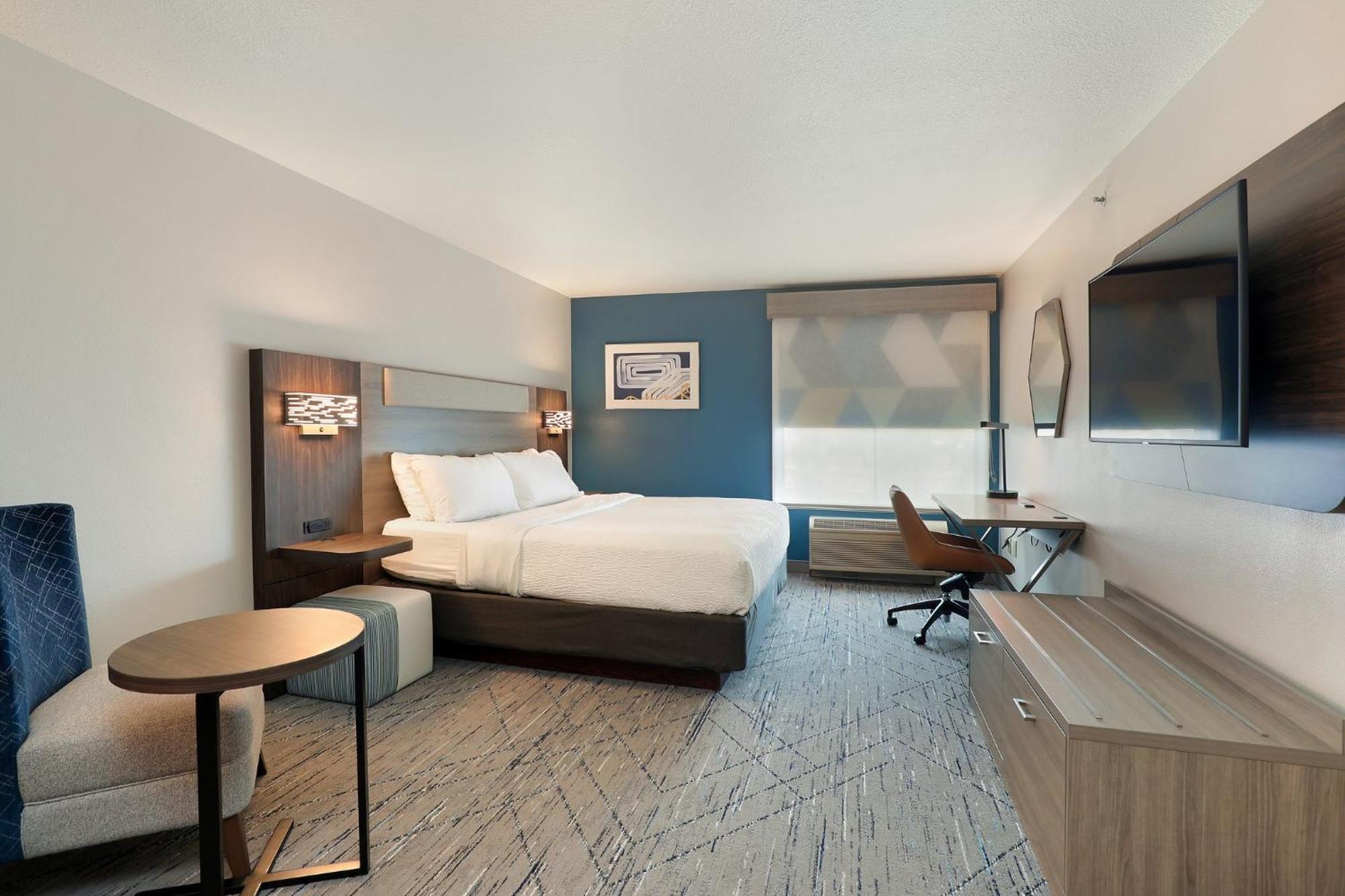 Holiday Inn Express Hotel & Suites Milwaukee-New Berlin By Ihg Buitenkant foto
