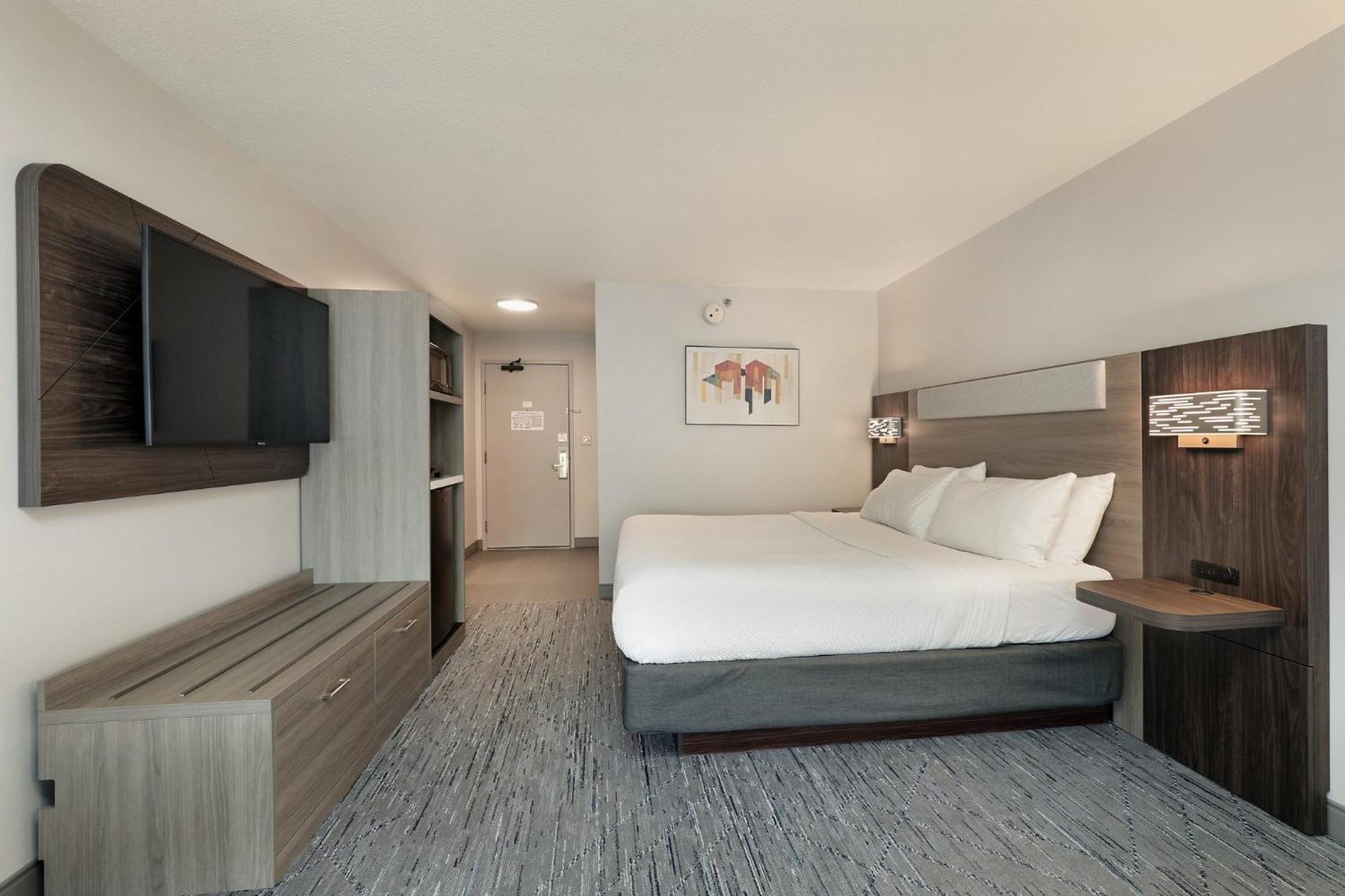 Holiday Inn Express Hotel & Suites Milwaukee-New Berlin By Ihg Buitenkant foto