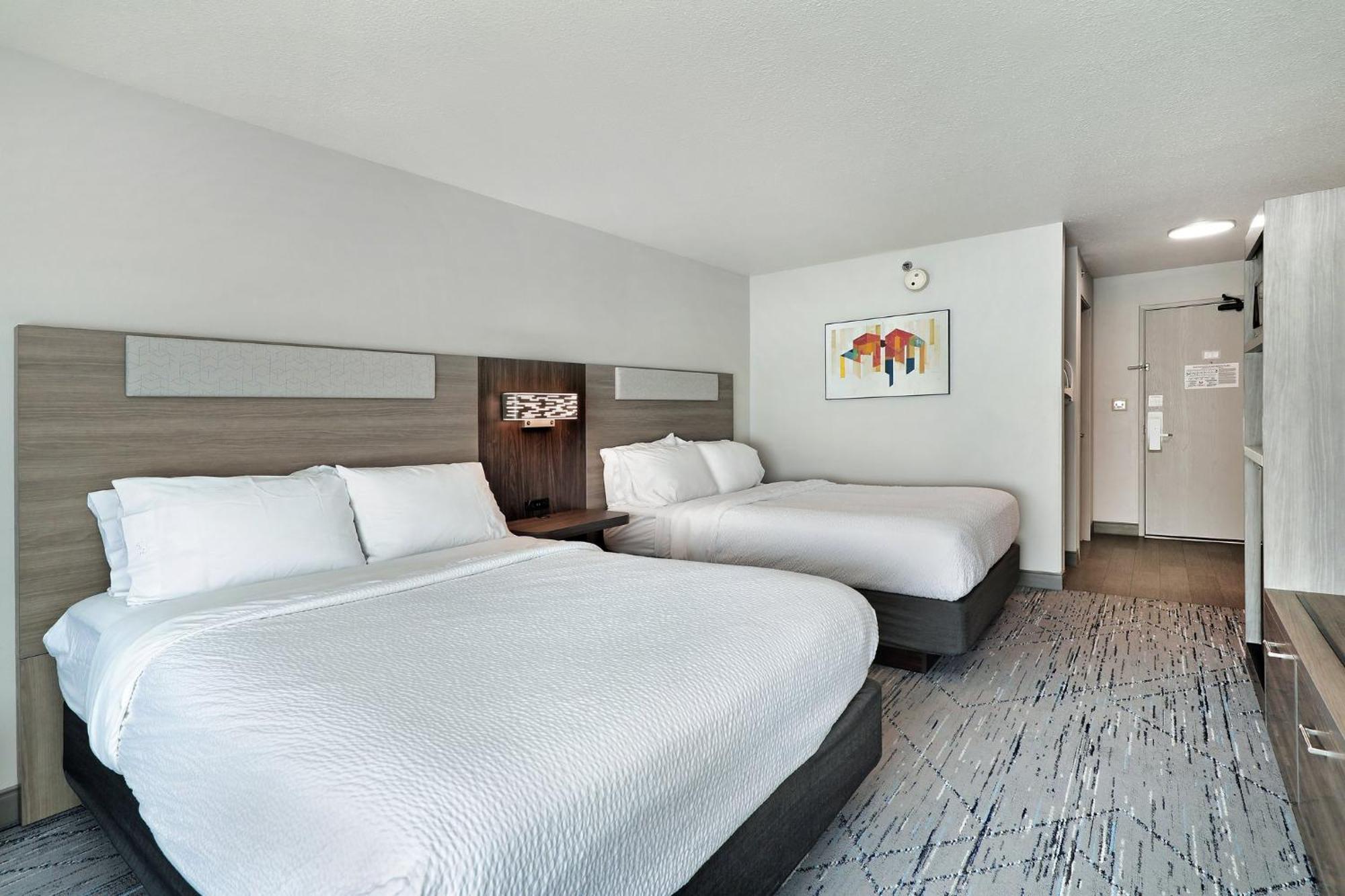 Holiday Inn Express Hotel & Suites Milwaukee-New Berlin By Ihg Buitenkant foto